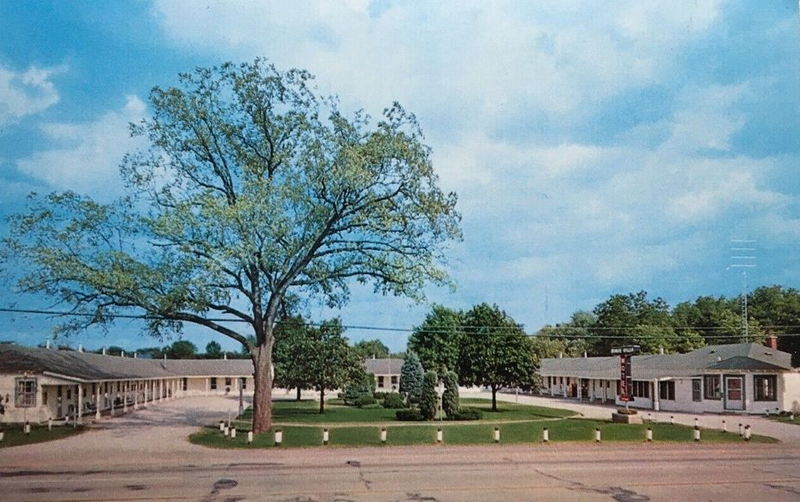 Dixie Villa Motel - Vintage Postcard